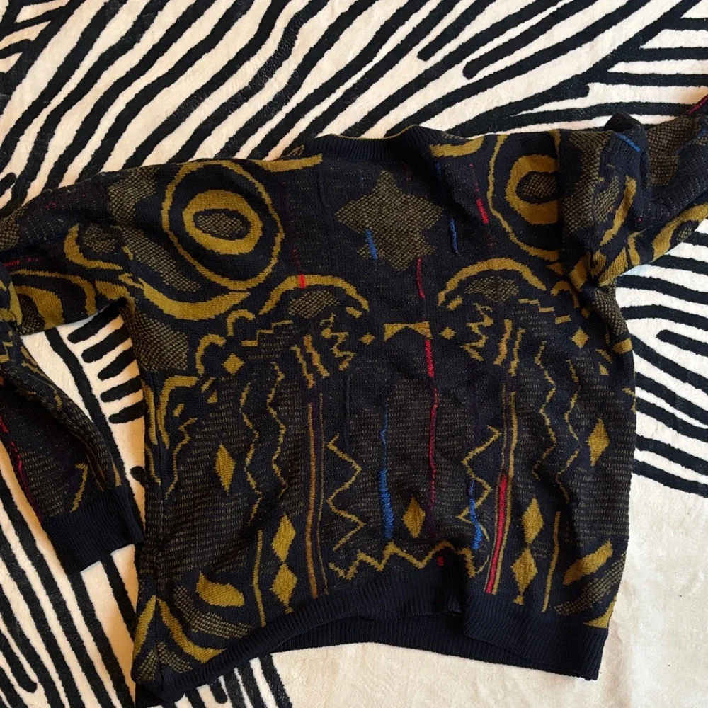 Vintage Black and Gold Sweater - Picture 4 of 4